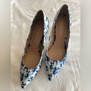 Kelli & Katie blue and white fabric covered pump size 8 1/2 M